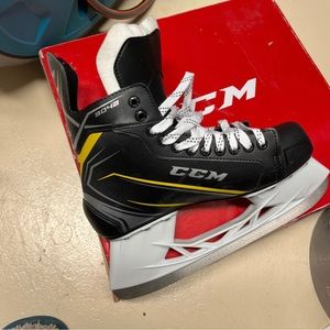 Mens ccm skates. Size9